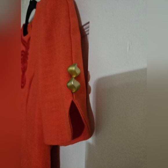 Vintage Petite Sophisticate Dress. Button accent on sleeves - Picture 3 of 6